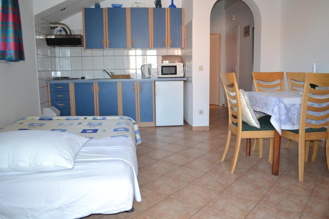 Apartments Lucija Srima Bagian luar foto