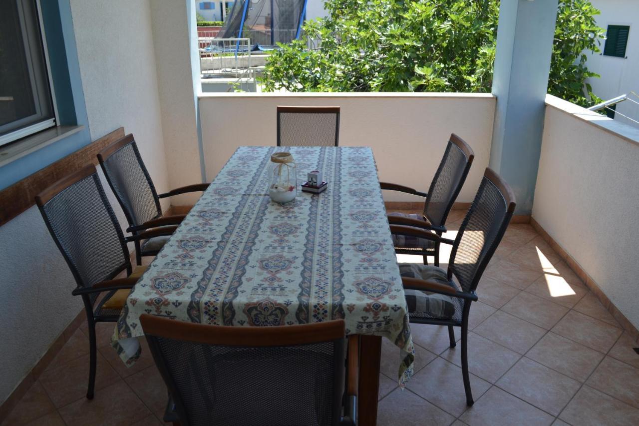 Apartments Lucija Srima Bagian luar foto