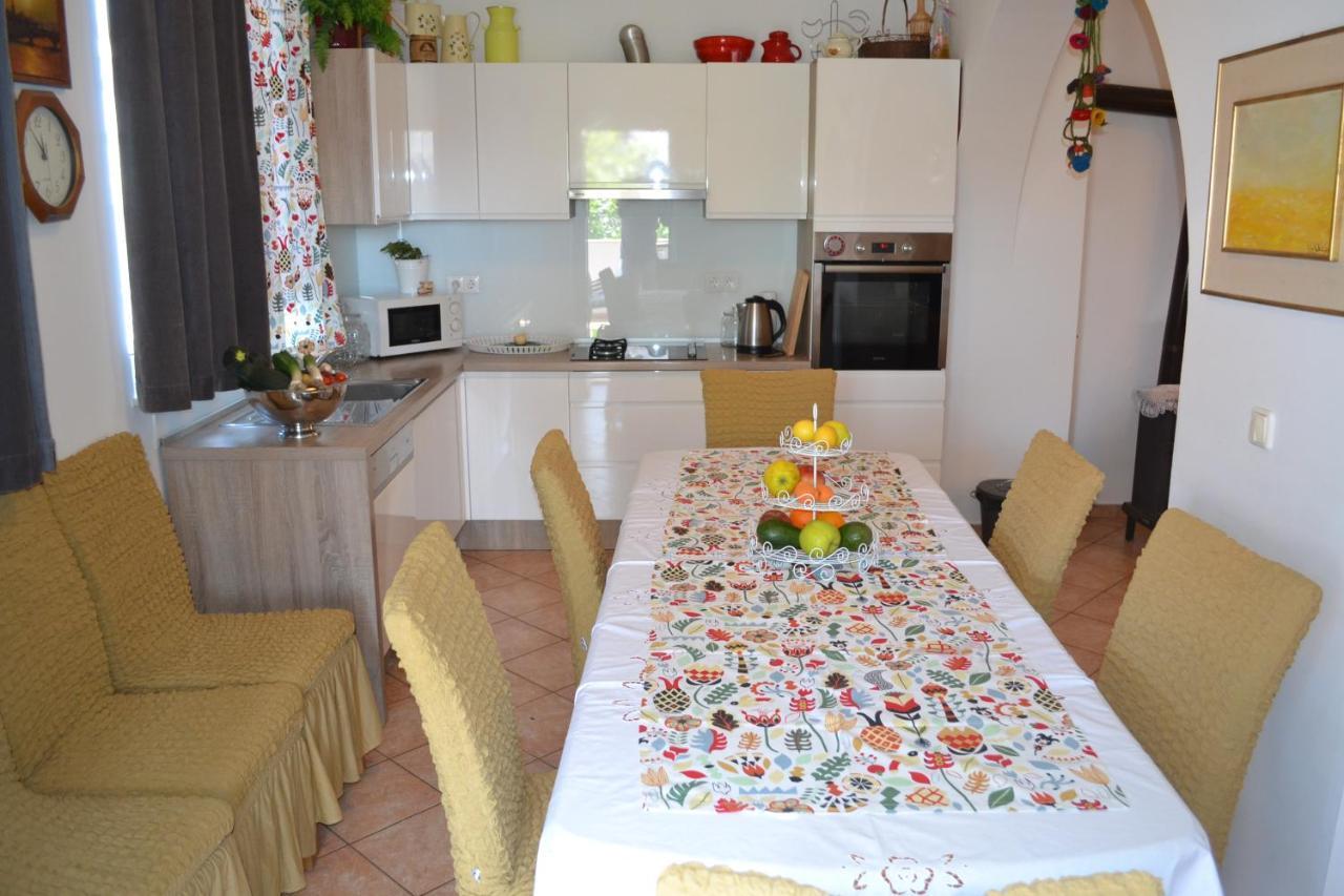 Apartments Lucija Srima Bagian luar foto